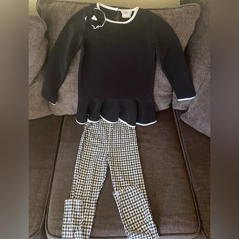 2pc Rare Editions pants set. This is used but it is in a good condition.